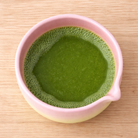 Nouveau design – Bol à matcha dégradé rose et jaune avec bec verseur pour les amateurs de matcha – Chawan en céramique – Ensemble à matcha personnalisé