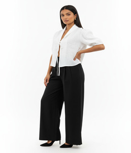 Blusa Casual Blanca con Lazo Delantero y Mangas Abullonadas, Elegante y Moderna, Ligera y Transpirable, Camisa de Verano, Estilo Urbano y de Oficina, Corte Holgado - Product Image 1