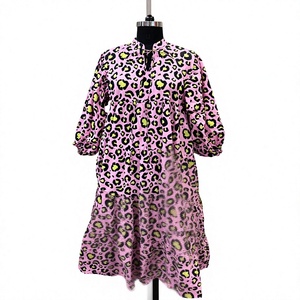 Robe longue décontractée bohème à imprimé léopard avec manches bouffantes, col noué, ourlet évasé, 100 % coton, silhouette trapèze - Product Image 1