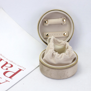 Petite pochette de rangement pour colliers et bagues en velours, fermeture éclair tout autour, étui de voyage en velours, forme ronde, étui à bijoux pour femmes - Product Image 6