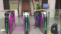 Barrera de solapa automática para puerta, sistema de Control de acceso de tarjeta Rfid, puerta giratoria con solapa