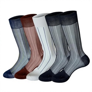 Chaussettes habillées transparentes pour hommes, antidérapantes, fines, respirantes, anti-odeur, à rayures verticales, pour costumes d'affaires, idéales pour l'été - Product Image 4