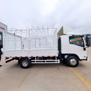 <span class=keywords><strong>Camion</strong></span> léger Qingling Isuzu Kv100 4x2 <span class=keywords><strong>5T</strong></span> avec benne à clôture pour le transport d'animaux et de bétail - Product Image 1