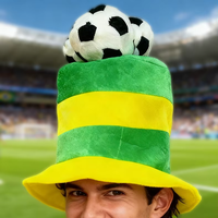 Chapeau de supporter en peluche du Brésil avec ballons de football 3D souples – Idéal pour la Coupe du Monde, les matchs, les festivals et les événements en stade