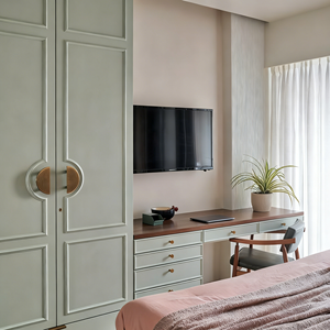 Armoire en bois massif vert éclectique mat minimaliste personnalisable, meubles de chambre à coucher écologiques du sol au plafond, rangement durable - Product Image 1