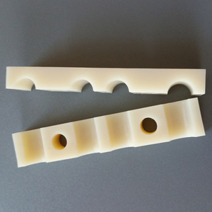 Abrazaderas de tubo único Wanbang 20*30 de aluminio hechas a medida OEM para fijación de cables y tuberías de aceite - Product Image 1