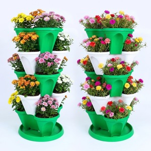 Tour de plantes empilable en plastique PP robuste à 5 niveaux, système de plantation vertical avec base de récupération d'eau pour balcon, jardin et légumes - Product Image 1