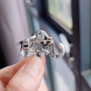 Custom Alloy Elephant <b>Brooch</b> <b>Pin</b> with Cute Crystal Design for Gifts Parties Weddings and Engagements Plating Technology - Product Image 6