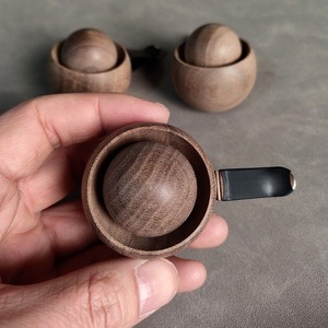 Difusor de Aroma en Forma de Bola de Madera de Nogal para Coche, Adorno para la Ventilación del Vehículo, Decoración Interior con Fragancia de Aceites Esenciales - Product Image 3