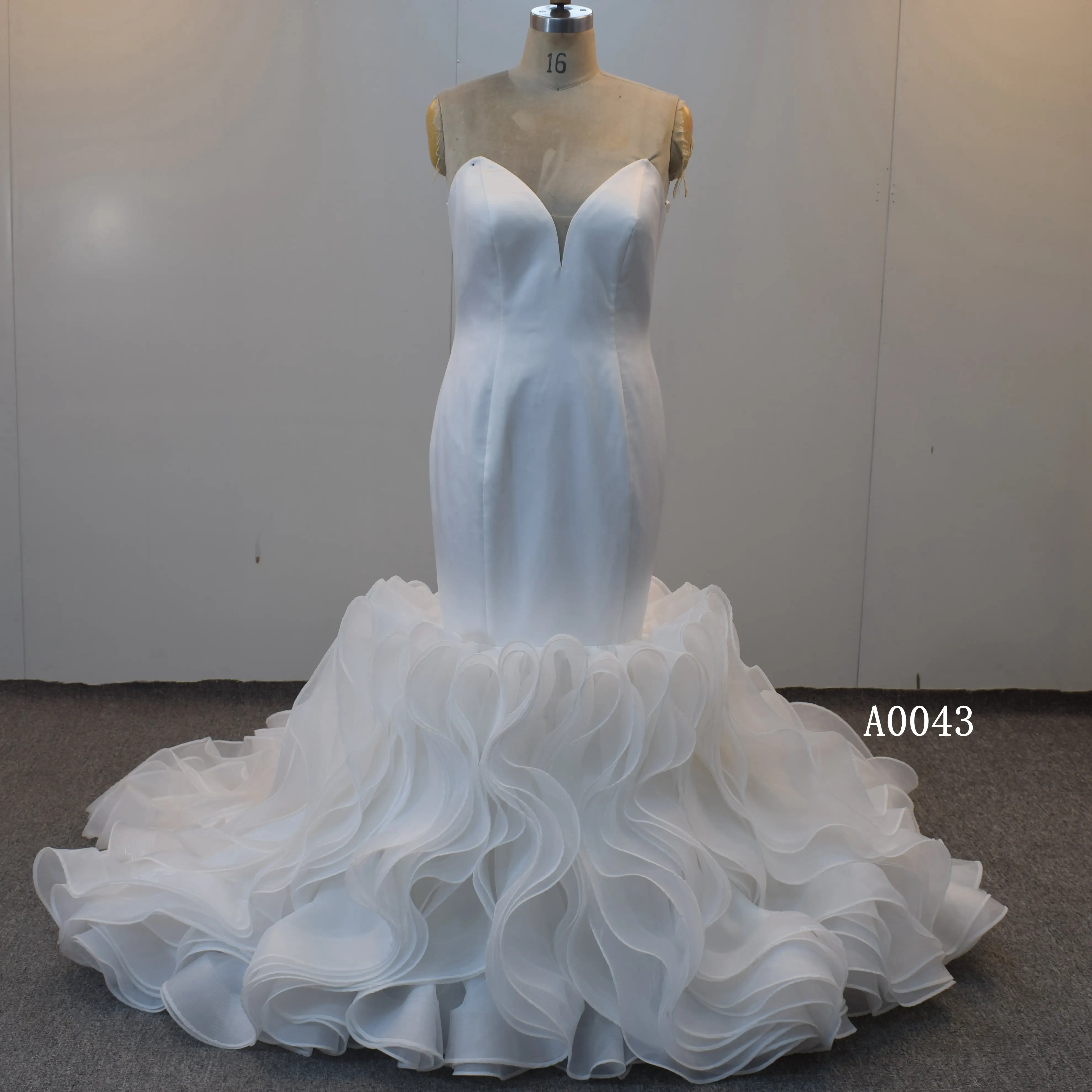 2022 nueva llegada vestidos de novia con escote vestido de novia volantes tren sexy vestido de novia