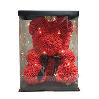 Vente en gros : Boîte cadeau Saint-Valentin chinois avec ours en roses et fleurs de savon préservées, design créatif, pour publicité commerciale