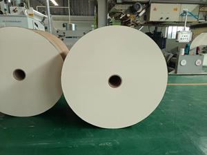 กระดาษคราฟท์เคลือบ PE สองด้าน หนา 150-320 แกรม ย่อยสลายได้ ปลอดภัยสำหรับอาหาร กันน้ำ พิมพ์ได้ สำหรับผลิตแก้วกาแฟและแก้วน้ำผลไม้ - Product Image 2