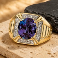 Bague Statement en Or Jaune avec Moissanite Taille Coussin et Cadre Pavé de Diamants, Large Bande Chevalière pour Hommes et Femmes