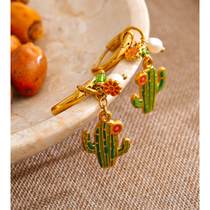 <span class=keywords><strong>Orecchini</strong></span> pendenti JINYOU 1001 in acciaio inossidabile smaltato a forma di <span class=keywords><strong>cactus</strong></span>, placcati oro, con perle simulate e fiore a cerchio. - Product Image 5