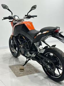 Motocicleta KTM 200 Duke Usada de Alta Calidad - 10,000 km de Bajo Kilometraje - Pintura Original ABS Monocilíndrica Naked Sportbike - Product Image 3