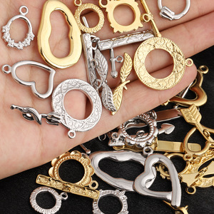 Hebilla de Joyería en Forma de Corazón de Acero Inoxidable, Chapada en Oro de 18k, para Fabricación de Pulseras, Componentes DIY, Diseño Floral en Relieve - Product Image 2