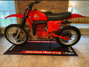 <span class=keywords><strong>Tapis</strong></span> de <span class=keywords><strong>garage</strong></span> Offre Spéciale antidérapant <span class=keywords><strong>tapis</strong></span> de <span class=keywords><strong>moto</strong></span> à impression personnalisée pour la maison <span class=keywords><strong>tapis</strong></span> antidérapants en PVC robuste - Product Image 2
