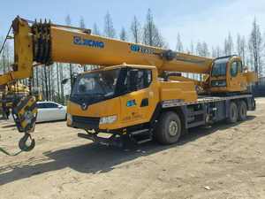 Grúa sobre orugas usada de 25 toneladas para trabajos de elevación pesada con caja de cambios, motor y PLC para un rendimiento fiable en proyectos de construcción - Product Image 2
