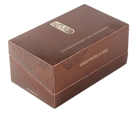 Boîte d'emballage de luxe artisanale personnalisée en carton noir avec fermeture magnétique, insert en carton, revêtement UV, pelliculage mat et éponge