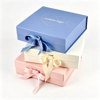 Boîte cadeau rigide en carton bleu magnétique pliable avec ruban, emballage exclusif avec logo personnalisé pour vêtements d'enfants