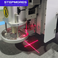 Machine de découpe CNC professionnelle à couteau oscillant 1325 pour PTFE, cuir, carton, mousse, liège, tapis avec moteur servo et table à vide