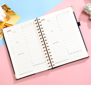 Agenda Personalizada A5 con Cubierta de Cuero, Espiral, Bolsillo Trasero con Esquinas Metálicas y Presilla para Bolígrafo, Cierre con Banda Elástica - Product Image 2