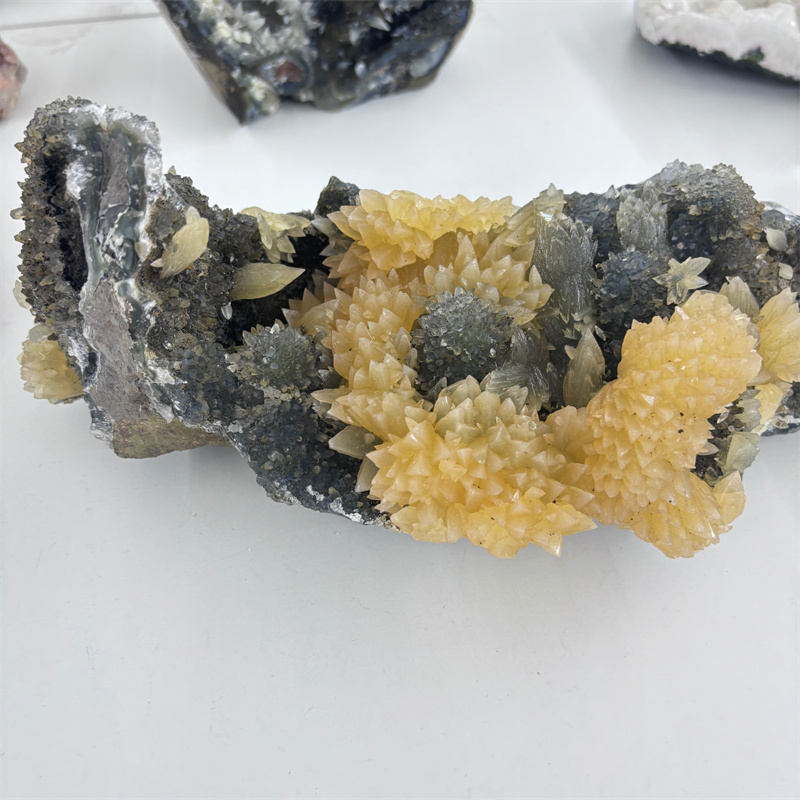 Wholesale Natural Quartz Black Tourmaline Raw