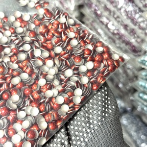 Paillettes Rotonde in Alluminio Senza Piombo, Rosso Vino, per Applicazioni a Caldo, Decorazioni Tessili - Product Image 1