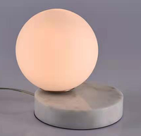 Lampe de table moderne et créative en verre marbré