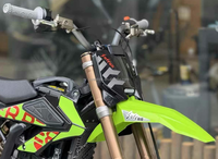   Moto tout-terrain électrique Hyper Bee 8000W 58V 22Ah à transmission centrale, 3 vitesses, cadre en alliage d'aluminium forgé, roues de 14 pouces, suspension avant et arrière