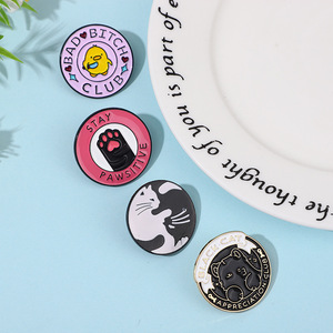 Vente directe usine RTS, faible MOQ, épingles en émail en alliage métallique, motifs animaux mignons (Chat noir, Panda, Ange, Croix), pour vêtements, vente en gros - Product Image 3