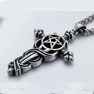 Yunnique – pendentif croix en acier inoxydable avec pentagramme et design d'épée, collier unisexe pour bijoux de style rétro punk - Product Image 3