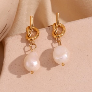 Boucles d'oreilles clous en acier inoxydable plaqué or 18 carats, motif nœud, bijoux personnalisés tendance pour femmes, articles de luxe de la mode - Product Image 3