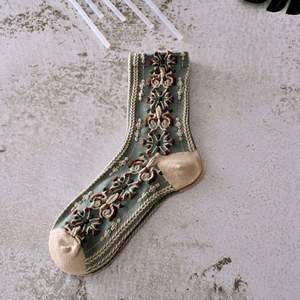 Wholesale Retro Fashion Women's Jacquard Cotton <b>Socks</b> Thick Mid Tube Stock with Body and Cuff Logo for Autumn Season Daily Use - Product Image 6