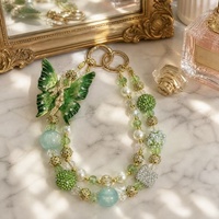 Lujoso Colgante de Hada Verde con Cuentas, Diamantes de Imitación y Perlas, Llavero Dorado, Colgante para Teléfono, Joyería Hecha a Mano al por Mayor