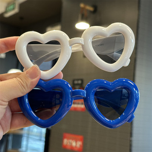 <span class=keywords><strong>Gafas</strong></span> de Sol para Bebés con Protección UV400, Diseño Moderno, Color Rojo Rosado, Forma de Corazón, para Niños, Venta al por Mayor - Product Image 3