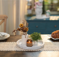 Plateau décoratif rond en bois blanc de style farmhouse, très apprécié, pour le salon, le cheminée et la salle de bain/spa