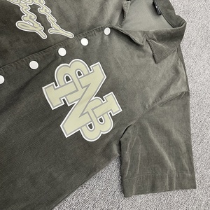 <span class=keywords><strong>Camicia</strong></span> a <span class=keywords><strong>quadri</strong></span> stile giovanile con logo personalizzato stile stile estivo <span class=keywords><strong>camicia</strong></span> da esterno ampia <span class=keywords><strong>camicia</strong></span> a <span class=keywords><strong>maniche</strong></span> <span class=keywords><strong>corte</strong></span> da uomo - Product Image 2