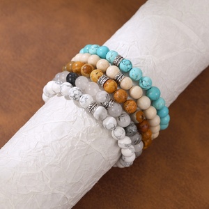 Bracelet en perles de pierre naturelle turquoise multicolores tendance et polyvalent aux tons terreux - Product Image 1