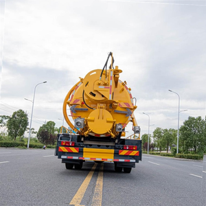 Camión de Saneamiento Dongfeng de 12 Toneladas con Transmisión Manual, Limpieza de Alta Presión, Aspiración de Lodo, Características 4x2, Motor y Núcleo del Motor - Product Image 1