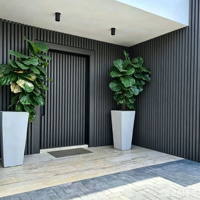 Panneau mural rainuré en WPC résistant aux UV et imperméable, bardage composite bois-plastique durable pour revêtement mural extérieur de villa