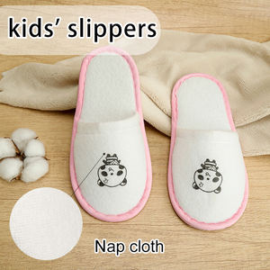 Chaussons personnalisés avec bordure colorée, mignons chaussons d'hôtel pour enfants, en peluche, antidérapants, semelle EVA, chaussons jetables bon marché - Product Image 3