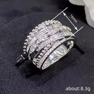 Anello in Oro Bianco con Diamante Taglio Marquise Colore D Naturale Gioiello di Lusso per Fidanzamento Donna - Product Image 4