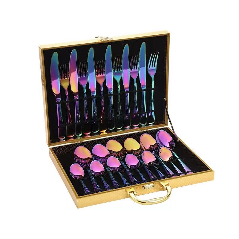 มีสีสัน