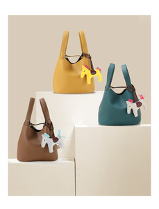 Fabricant de cuir synthétique PU souple de haute qualité, <span class=keywords><strong>tissu</strong></span> en cuir imperméable, résistant à l'usure et anti-moisissure pour sacs à main et bagages - Product Image 4