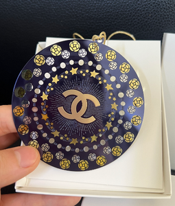 Pendentif rond de luxe à suspendre, bijou décoratif bleu doré, accessoire cadeau - Product Image 1