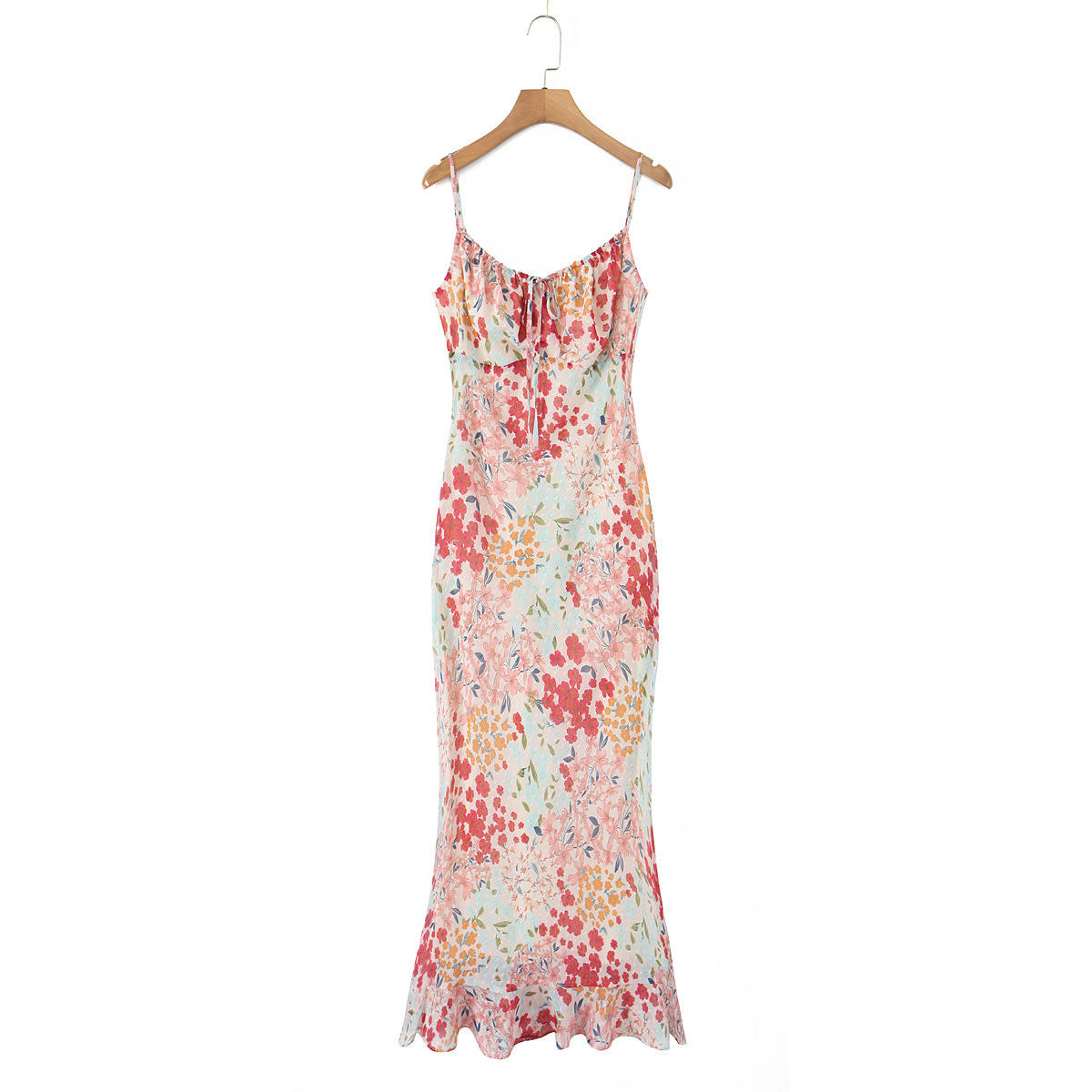 ชุดเดรสสีชมพูลายดอกไม้