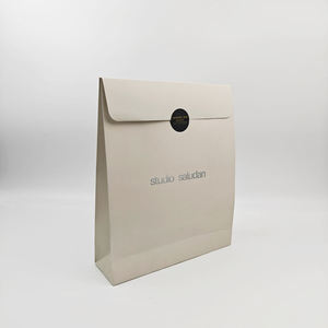 Sacs en papier écologiques biodégradables en matériaux recyclés avec logo argenté, personnalisables pour vêtements et chaussures - Product Image 1
