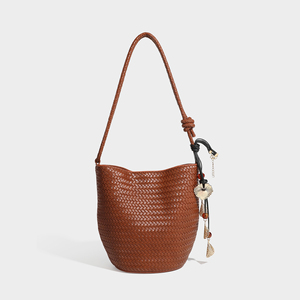 Bolso de Hombro Bohemio de Mimbre Tejido con Borlas para Mujer, Bolso de Hombro Boho en Forma de Media Luna para Mujer - Product Image 1