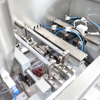 Machine de remplissage et de scellage entièrement automatique pour sachets préformés, idéale pour l'emballage de sauces liquides et de pâtes, compatible avec les sachets refermables en plastique de qualité alimentaire et les Doypacks.